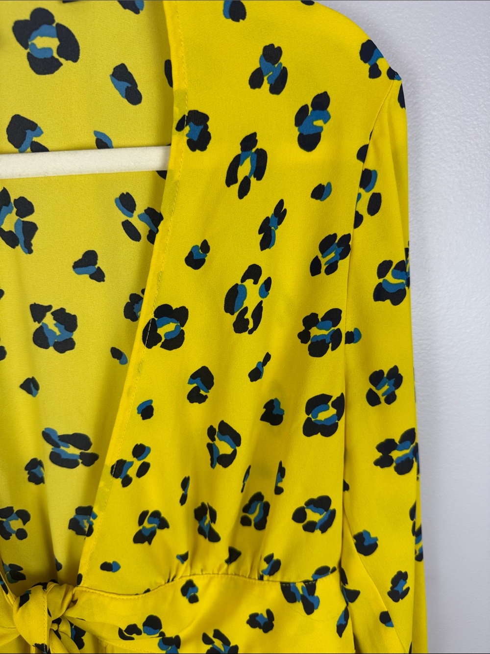 Cabi Presentation Blouse Yellow Floral Cheetah Print Tie Front Peplum M - Picture 7 of 12